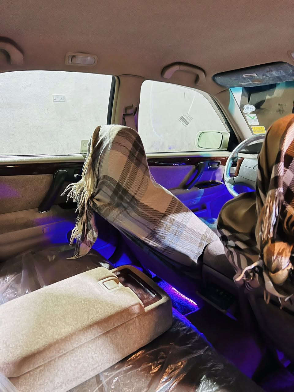 سەرەتا بەناوی خوا مەلیکە بۆفرۆشتن بڕاوە بڕاوە ٢٠٠٢ ی ڕەنگ مۆزی سەیارەکە پێش عادی و دواکریستاڵە داشبڵی ڕەقەم یەک جوانە چوار تایە و ویلی تازەی لەژێرە دەعم و لێدراویش بەس بۆنیتەکەی یەک قرچی پێوەیە شایەنی باس نیە سەیارەکە دوو دوگمەی تراکشنە مەکینە دیفۆڕی بچوکە سعری ٣٩ گەڵا و معامەلەیەکی برایانە لەسلێمانیم لەخزمەتانام ***********–***********
