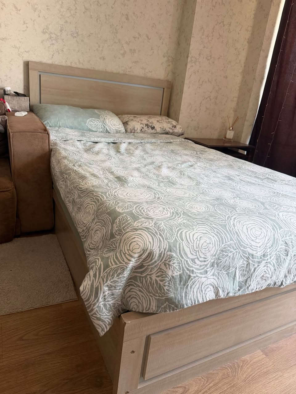 Items for sale in a good condition

Bed-120*200(with mattress)-100$
Closet-L160,W60,H203-100$ أربيل, العراق


**إذا كنت صاحب هذا الإعلان وتريد حذفه لأي سبب، رجاءا أرسل رسالة إلى الدعم الفني**