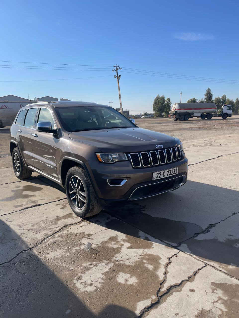 السياره جيب امريكي 2020 لون قهوائي مميز الفاتح وليس الغامق
المواصفات فول لمتد 1/1
🔹️تحكمات ستيرن جهتين
🔹️شاشة ترحيب
🔹️شاشه جبيره 
🔹️شفتات ستيرن 
🔹️ستيرن كهرباء + تدفئة ستيرن 
🔹️كشنات كهربائي
🔹️كشنات تدفئة + تبريد
🔹️داخل صحراوي 
🔹️هيتر بالمرايات 
🔹️كشنات جلد
🔹️رادار جانبي 
🔹️رادار خلفي
🔹️فتحة سقف 
🔹️ماوس مودات قياده 
🔹️لدات امامي و خلفي 
🔹️حساسات
🔹️صندوق كهربائي 
🔹️نظام 4x4
🔹️نظام GPS
🔹️نظام ملاحه
🔹️سياره صدر جديد خلف امامي
🔹️دبلات جديد
🔹️تخم تاير جديد 4ايام من شديته الاصلي
السياره بعد بيها كلش هواي مواصفات
السياره بيها باب سايق حادثها وشبر بجاملغ.  صبغ وباب خلف سايق ربع صبغ. تطابق لون بدون حادث بدون دواخل نهائي بيها ثنين فحص سونار وين يعجبك روح افحص 
❗❕❗ الــ.ــسـعـر 238بيه مجال حك جيه والشراي يدلل 
📌رقم اربيل بأسمي (رقم و سنويه جديد)تحويل ثاني يوم
مكان السياره ـ الانبار ـ الرمادي.
***********للأستفسار الأتصال ع الرقم
