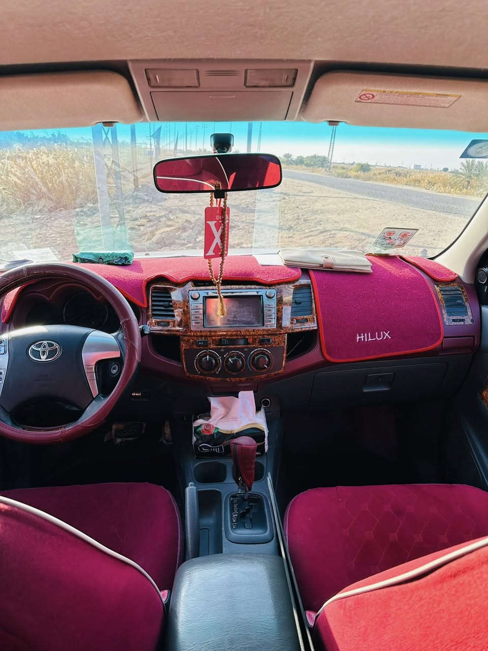 السلام عليكم بيكم هايلوكس موديل 2014اوتو مكفوله من الضربه والصبغ فقط بيها باردات ورصعات مكينه كير خير من الله تبريد تدفئه تخم تاير توه مبدلهن اللوحات الانكليزي باقي بس ع استلام سياره مال جناي السعر 225وبيه مجال المكان البصره قضاء المدينه رقم الهاتف ***********
