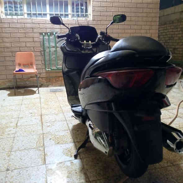 السلام عليكم..
دراجة فورزة  0.9 
الدراجة مكفولة مكينة بلاد ، شلعة ، معدل ، كهربائيات كلها شغالة ، أوراق كاملة كمركها مدفوع ..
لايت زنون ، ستان حساس ، نيكل ، تدفئة ، مسجل ، لايت جنطة ، تخم تاير جديد .
دراجة كامل الرقم ***********
خابر بيك خير ودلل
