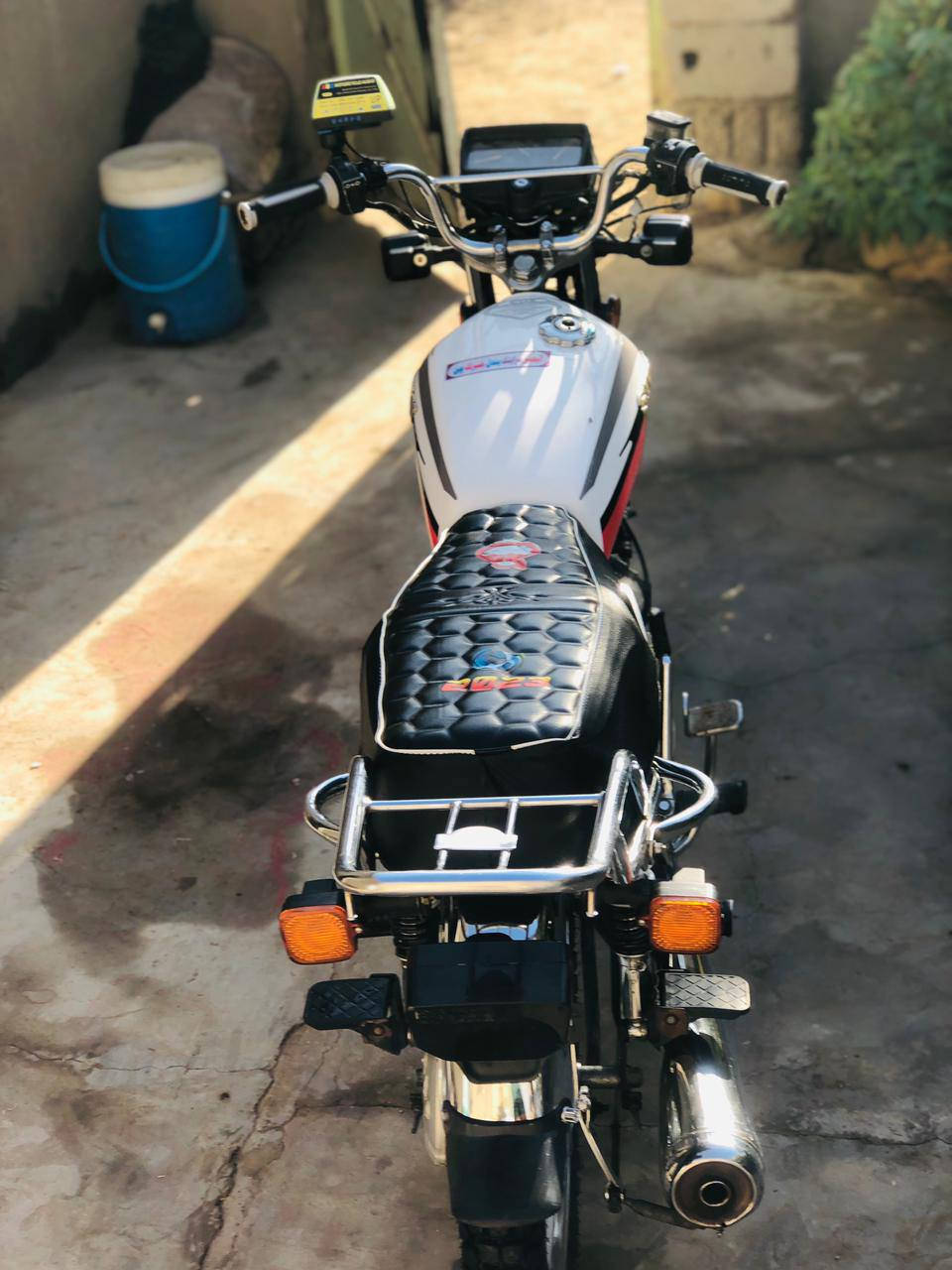 دراجه سيفان خمسه گير موديل 2020 اوراق اسكنر ورقتين فقط جديده وجاهزه من كلشي كهربائيات كله شغاله  سلف بصمه دراجه حلوه ومتعوب عليهاا السعر 450 وبيهاا مجال بسيط مكان الديوانيه قضاء الشاميه / رقم صاحب الدراجه اتصل عليه وستفسر منه ***********
