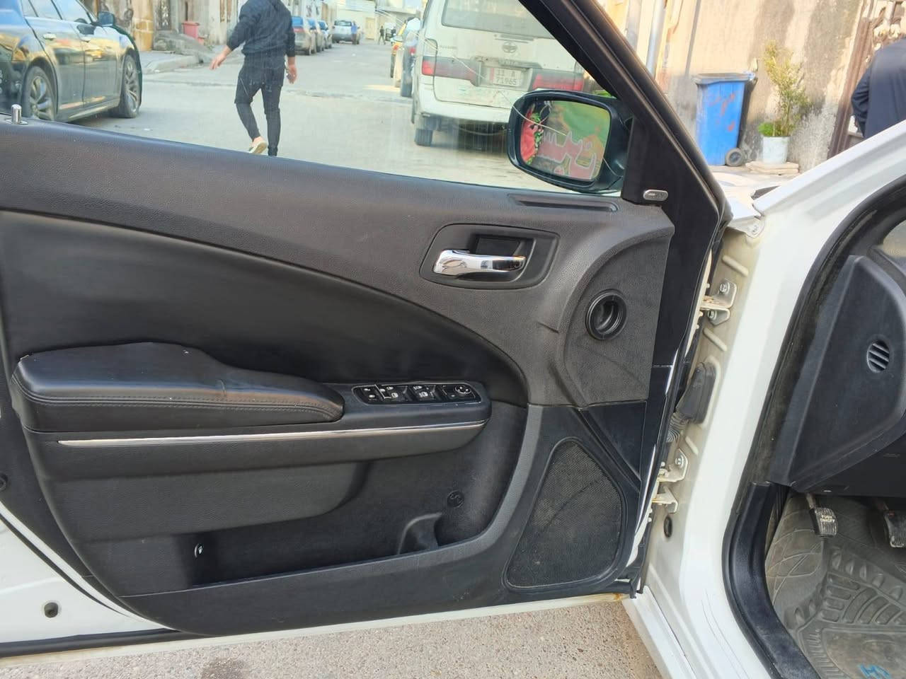 السلام عليكم
للبيع جارجر 
موديل 14 وارد امريكي
فول مواصفات السيارة 
فتحة سقف بانوراما 
تشغيل عن بعد 
بصمة 
شاشة جبيرة 
كير طيارة 8 نمر 
تبريد قطعتين
جام الأمامية اتو
مكينة 3600v6
للاستفسار اتصال على رقم 
***********
