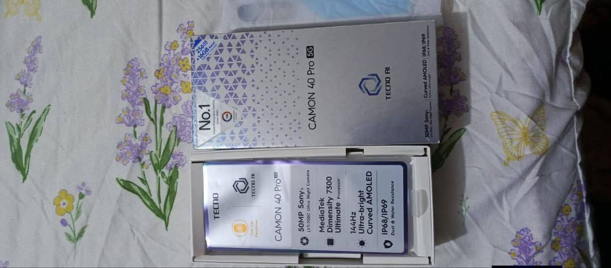 السلام عليكم جهاز تكنو كامون 40 برو 5G الغني عن التعريف لون مميز جهاز جديد حيل وغراضه كلهن جدد صارلي يومين من فتحته من الكارتون وريد ابيعه لان حتاجيت فلوس ويا 4 كفرات واحد يجي ويا و3 هديه مني لليشتري الجهاز الله شاهد شخط مامشخوط بعده جديد سعر ٣٠٠ وبي مجال كلش بسيط واتساب, ***********
