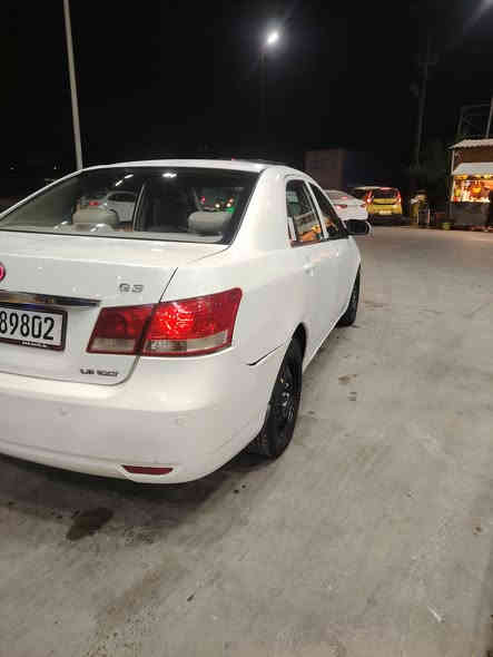 السلام عليكم للبيع موديل ١٣
رقم بغداد دولي بأسمي
سيارة لا ضربة ولا صبغ ولا معجون
كير محرك خير من الله
منظومة تبريد جديد بالكامل
تخم تاير صدر امامي خلفي اصلي  البارحة شادة
غرفتها كلش جديدة
بصمة و منظومة زينون أصلي ب٢٠٠ الف شادهن 
بيها رصعات بسيطة و جراد القمارة وصندوق بسيط
السعر ٦٥ وبيها مجال العنوان بغداد
***********
