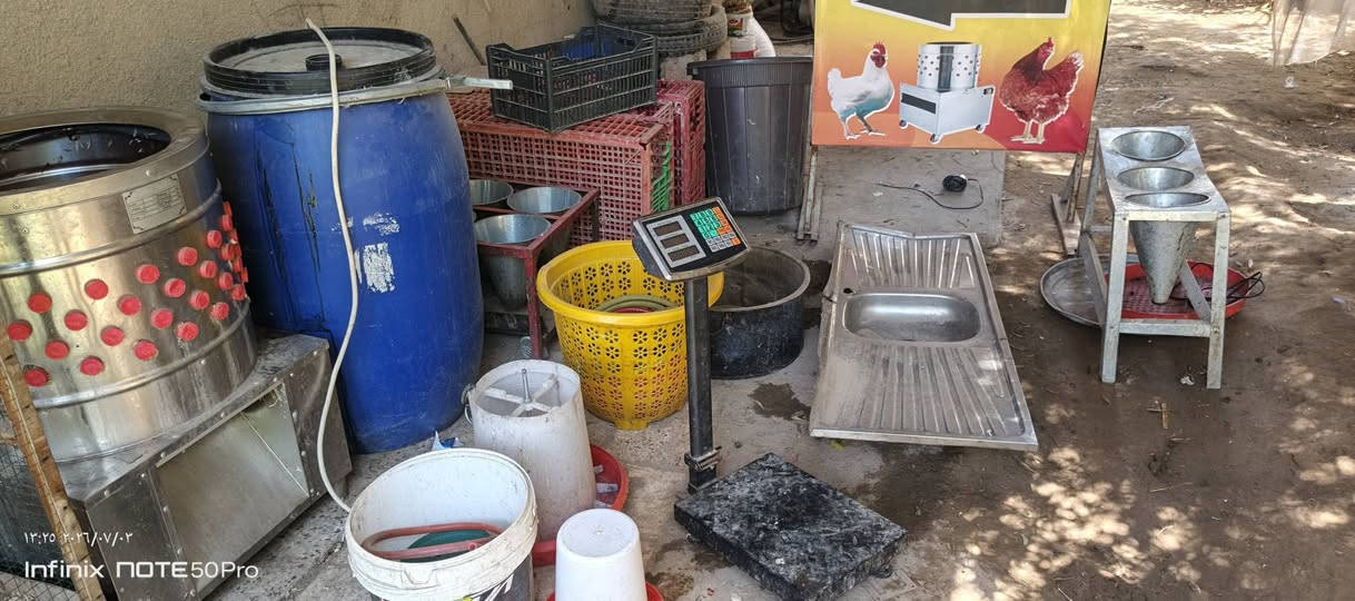 للبيع غراض محل دجاج كامل سعر ٦٥٠الف موصل حي ١٧تموز ***********
