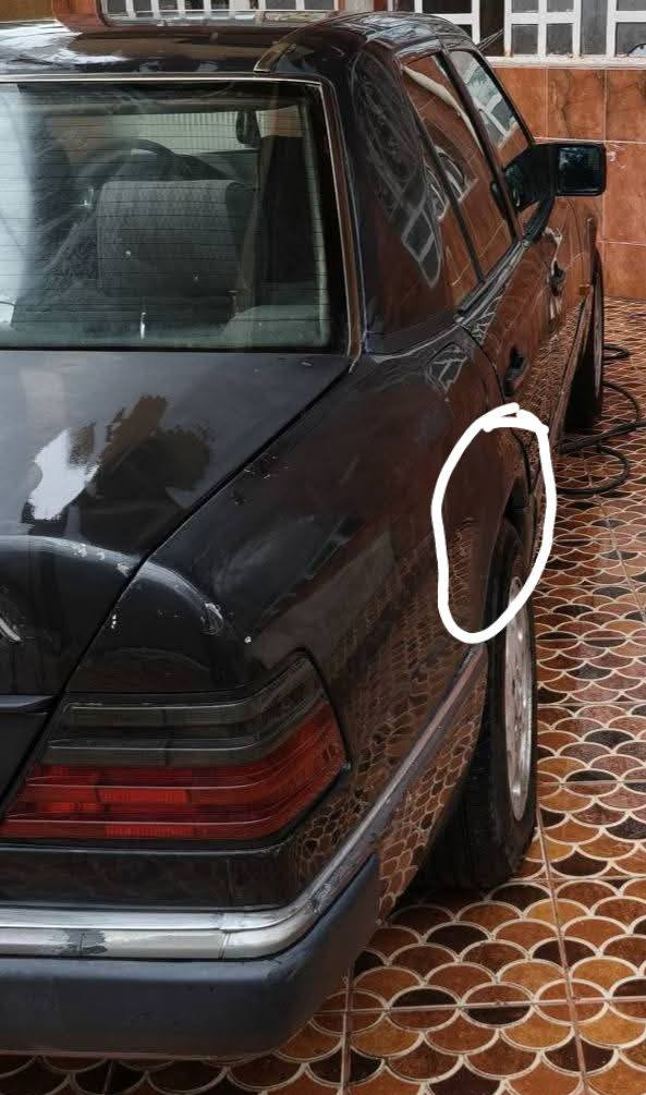 السلام وعليكم
عندي مارسدس دب موديل ٩٢ رقم بغداد ( باسمي )دولي 
مكان ديالى بعقوبة محرك وكير بطه 3000
ديلكو المرغوب 
السيارة بدون حادث داخل مخمل نضيف وجيد جدا 
م/الفتحه طكة وحدة
قواعد دبل بلاد 
باتري جديد  
جام ٤ كهرباء 
سنتر لك 
ABS شغال 
اريل كهرباء
ويل تفاحه ٤ 
تخم تاير جديد
محرك وكير خير من الله 
ادامة بلكات نوزلات جددد
بكلايت دخاني اصلي 
كهربائيات كلها شغالة 
تراي وين متريد شلعه معدل طيارة  واقتصادية بل صرف  
والشراي يتصل 
***********
