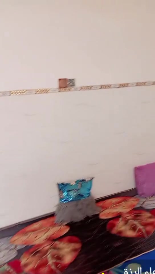 السلام عليكم ورحمه الله وبركاته ، 
بيت بمنطقة حي الكوفة جهة الملعب 4000 
مساحة البيت 125 متر 
واجهة 7 ونص 
متكون من استقبال و غرفة نوم و مطبخ و صالة و  صحيات داخل و خارج 

ع شارع عريض 10 متر ، المنطقة كاملة خدمات تبليط مجاري كهرباء 

التواصل واتساب / ***********
