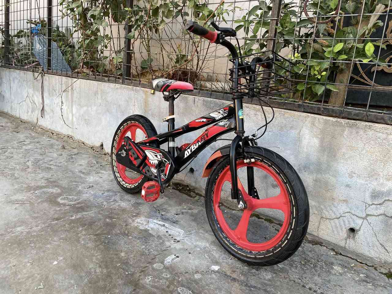 ئەم پاسکیلە بۆ فرۆشتن قیاسی ۱٦ ییە زۆر زۆر تازەو جوانە حسابی لۆکی بۆ بکە ئیستۆپی مەزبوتە تایەی تازەیە ویل کەپە هیچ عەیبێکی نییە بەشەرتی بێ عەیبی ئەیفرۆشم
سلێمانی بەکرەجۆ
*********** ***********
