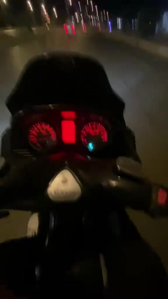 سلام عليكم دراجه تي ماكس للبيع دراجه مكفوله كفاله عامه مكينته ناعمه تخبل ما مفتوحه عله وضع الشركه ممشاه 36 الف دراجه جديد واحله من الصور أوراق كامله كهربائيات كله شغاله نكره بكل وقت شلعه ومعدله 180 وزايد العنوان حله الرقم *********** السعر 19 ونص وبيه مجال
