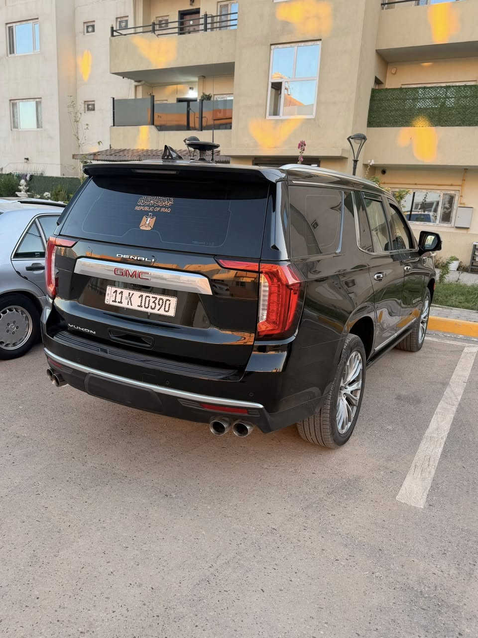 � فرصة ذهبية | للبيع GMC Yukon Denali 2023 فل كامل
🔥 موديل 2023 | وارد خليجي | تحت ضمان الشركة 🔥

📊 الممشى: 47 ألف كم (حقيقي ومضمون)

✨ المواصفات الفخمة:

* فتحة سقف بانوراما كاملة

* محرك قوي جداً وأداء عالي

* داخلية جلد فاخرة (نظافة وكالة)

* شاشات متعددة + نظام ملاحة

* كاميرات 360 + حساسات أمامي وخلفي

* تشغيل بصمة + ريموت ستارت

* تبريد وتدفئة مقاعد

* نظام صوتي احترافي

* دبل (دفع رباعي) جاهز لكل الطرق

🔧 الحالة:

السيارة شبه جديدة حرفياً، استخدام خفيف جداً

ممشى قليل مقارنة بالموديل

ما تحتاج أي صرف نهائياً

💎 نقاط القوة:

* تحت ضمان الشركة (راحة بال)

* وارد خليجي (تحمل عالي للجو)

* نظافة عالية جداً + جاهزة للاستخدام

📍 الموقع: (مجمع بسمايه)

💰 السعر: (لمعرفه السعر الاتصال على الرقم..)

📞 للتواصل: (‭0771 340 0637‬)

⚠️ تنبيه:

سيارة بهالمواصفات + ممشى 47 ألف فقط تعتبر لقطة بالسوق

الجاد فقط يتواصل

