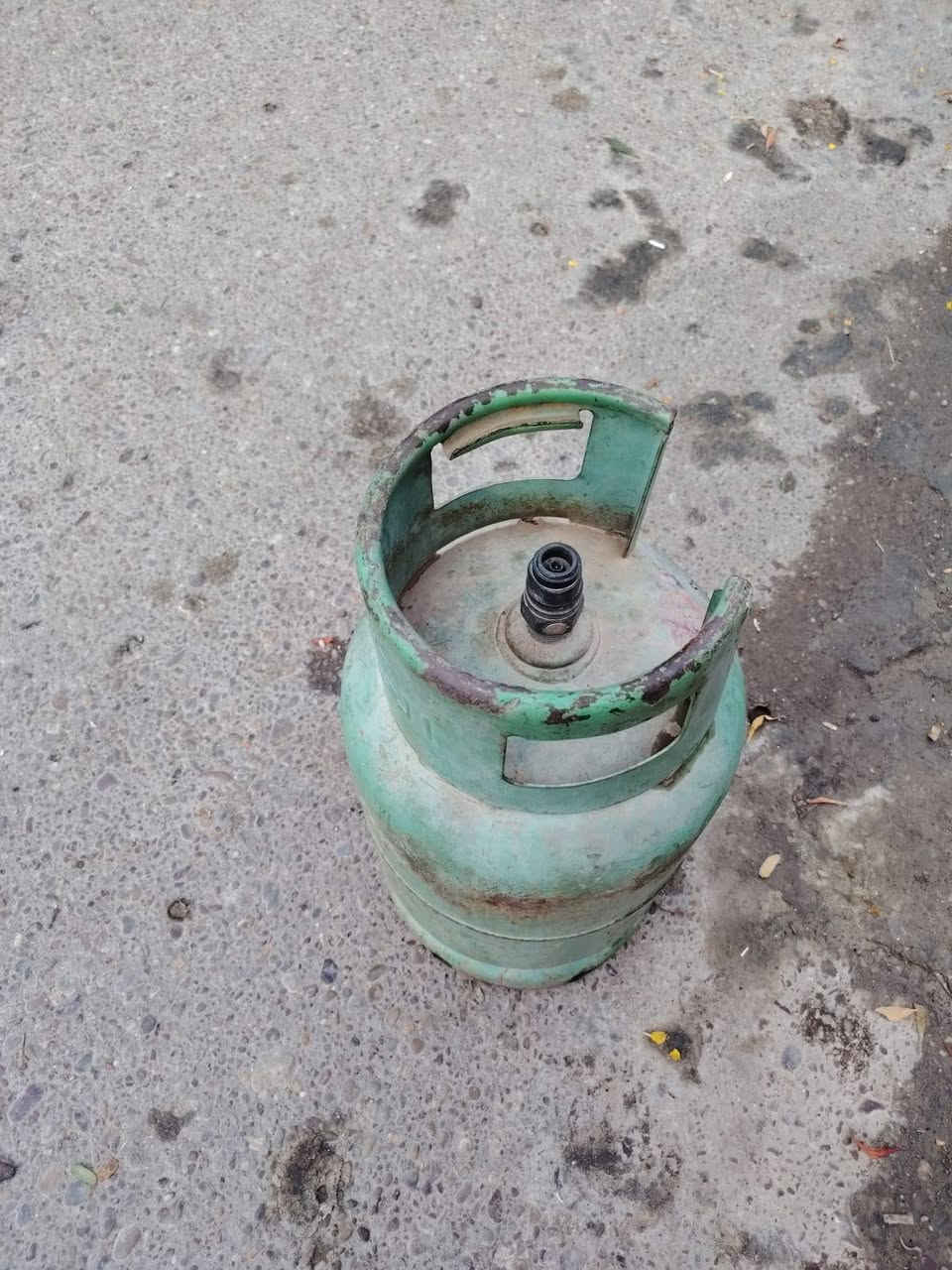 السلام عليكم
كشر قنينة عراقيه نضيف للبيع
رقم الهاتف ***********
