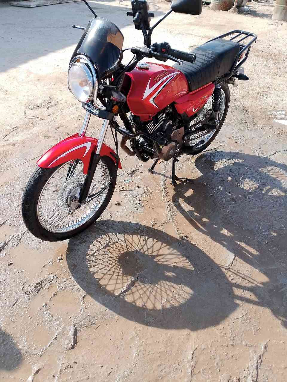 السلام عليكم دراجة شاينك طالعه بل الشهر السابع مامفتوح بيها براغي السعر 900وبيها مجال بسيط العنوان بابل حله  حي الزهراء *********** مطلعها من السلامي
