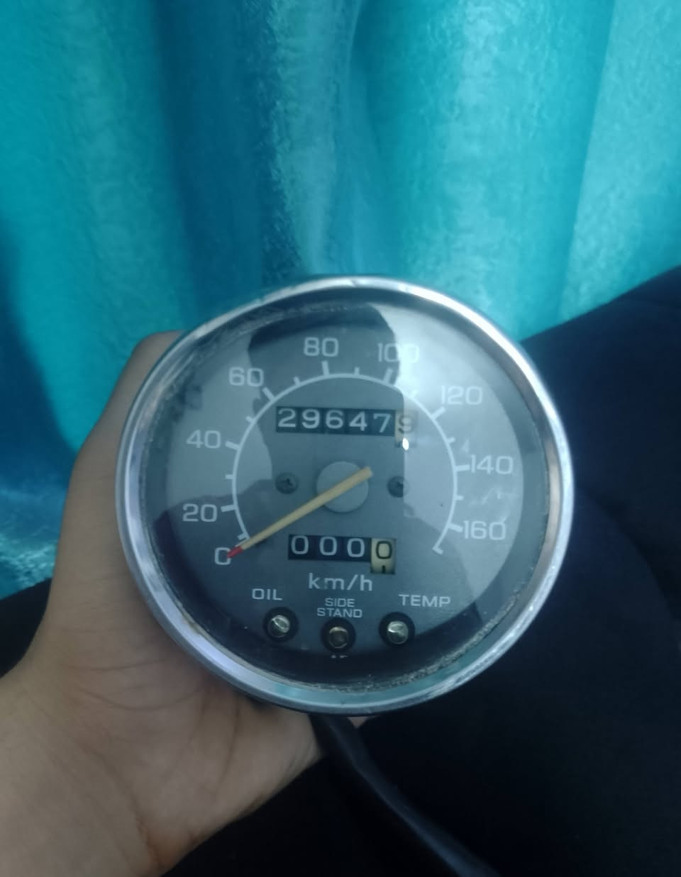 سلام عليكم 
جنط جلد نضيفه سعرها 35 
نيكلات صفح سعرها 15 
عداد هونده ستيد سعره 20 
مازده كاوسكي فولكان سعرها 40
مكاني بغداد الحريه يوجد توصيل 
رقم الهاتف ***********
