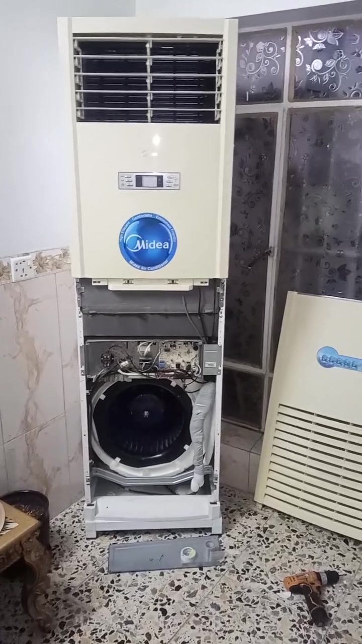 تنصيب سبلت نوع Midea عامودي 3طن مستخدم 
 مع الضمان في العمل 
نصب سبالت ❄️ صيانة ❄️ إدامة ❄️ تجهيز
       للاستفسار و الاتصال والمراسلة 📞
       *********** 
             🕛 يوجد واتساب
