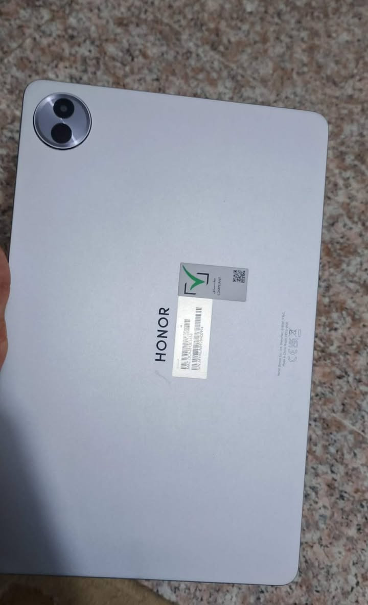 🔥 للبيع Honor Pad 10 PaperMatte 🔥
8GB RAM / 256GB
مستخدم 8 أشهر فقط.
نظيف جدًا والأداء ممتاز.
كامل مع العلبة والشاحن.
توجد آثار بسيطة على لزقة الشاشة فقط، أما الشاشة نفسها سليمة.
اللي جاد بالشراء يكتب سعره بالتعليقات


**إذا كنت صاحب هذا الإعلان وتريد حذفه لأي سبب، رجاءا أرسل رسالة إلى الدعم الفني**