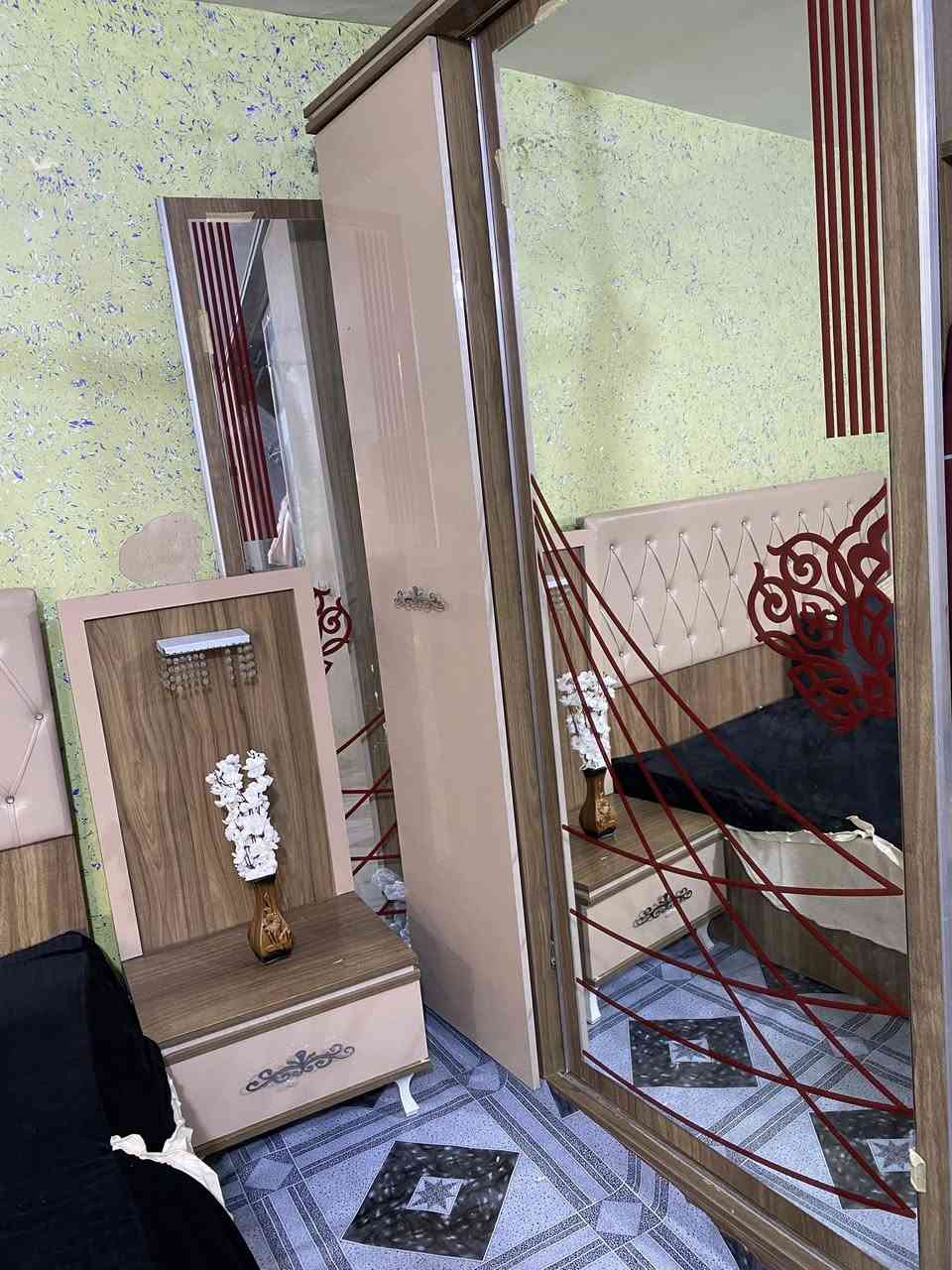 السلام عليكم غرفه تركي للبيع باب اول ٨قطع جديده كلشي مابيه ٤٢٥ للتواصل ***********
