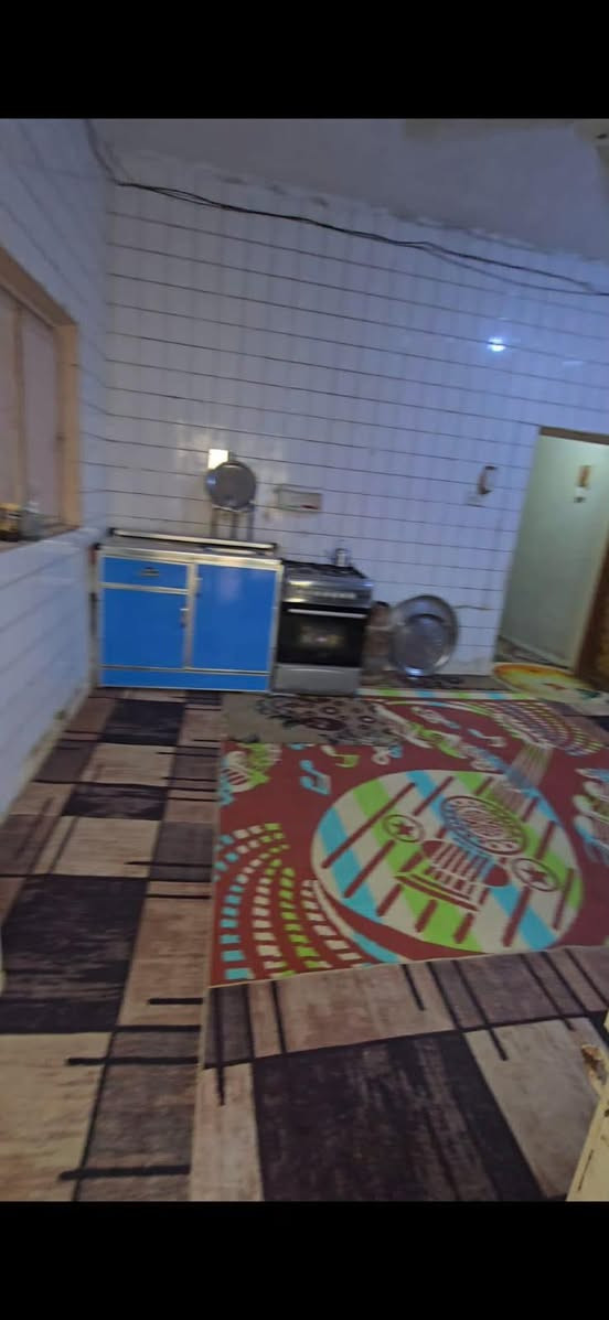 السلام عليكم
🏠بيت للبيع 🏠
في حي الشهداء الاول خلف مركز الشرطة الشرقي📍
الفرع قبل الاخير  ٢٠٠م طابو كونكريت ♦️مسلح البناء قديم
♦️البيت مقسم ٣ اقسام  غرفتين ♦️وصاله واستقبال وصحيات. الطابق ♦️الثاني  بناء متكامل غرفه واستقبال ♦️ومطبخ وصاله وصحيات بناء جديد ♦️الطابق الثاني نظافة البيت الارضي ♦️كما ماموضح بالفيديو
♦️السعر 85
للاستفسار مكتب الحي للعقارات والمقاولات العامه
***********//للتواصل واتساب
