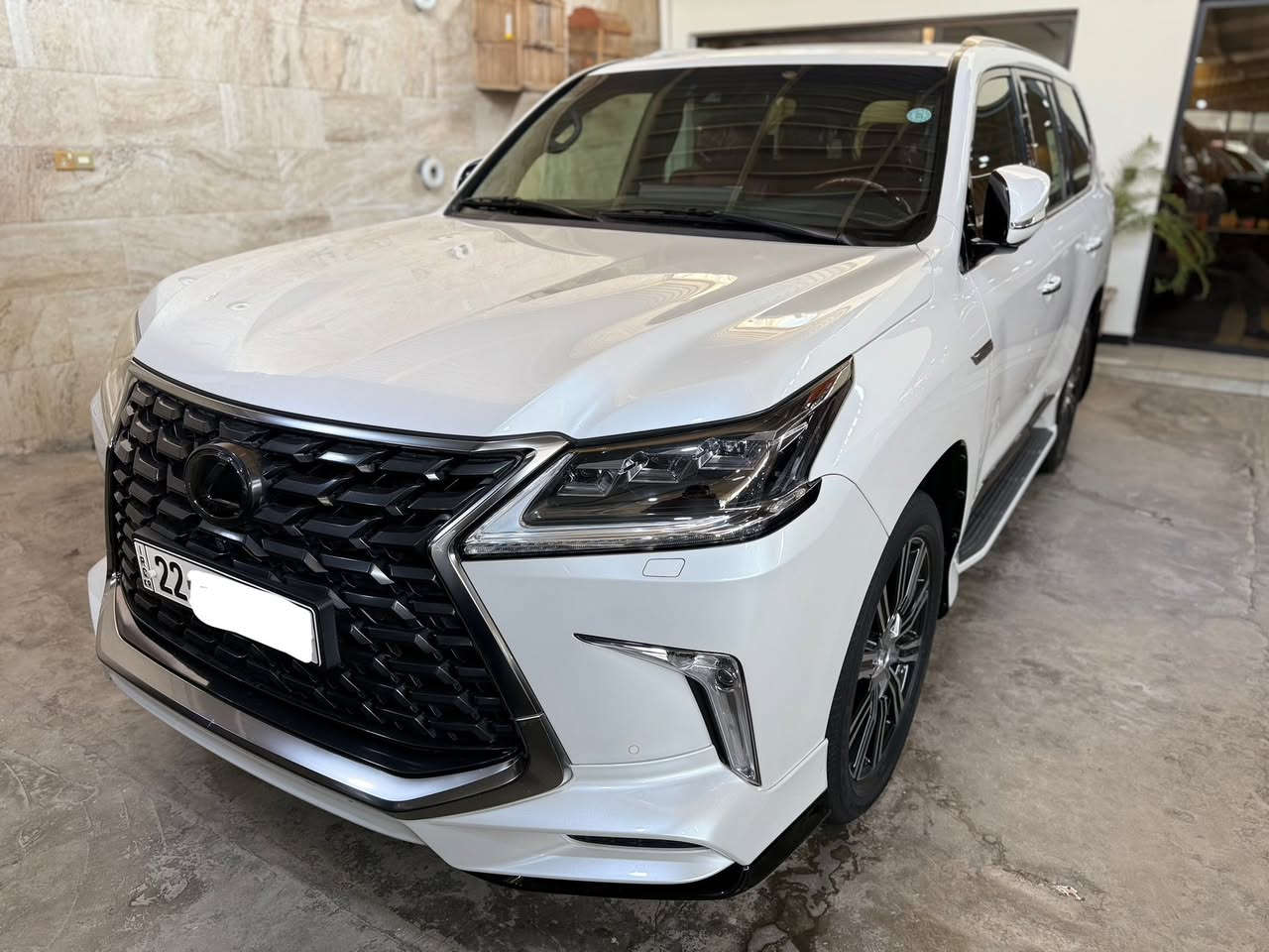 🇯🇵 LEXUS  LX570 🇯🇵
لكزس سبورت 570 
اللون : ابيض 
الموديل : 2021
العداد : 31000الف
حجم المحرك : 5700 Cc
عدد الاسطوانات : 8 اسطوانات ( 8 سلندر )
فول مواصفات ( Full Options)
السياره رقم اربيل 
مكان السيارة. بغداد النهضه معرض علي كريم 
الاستفسار ***********
