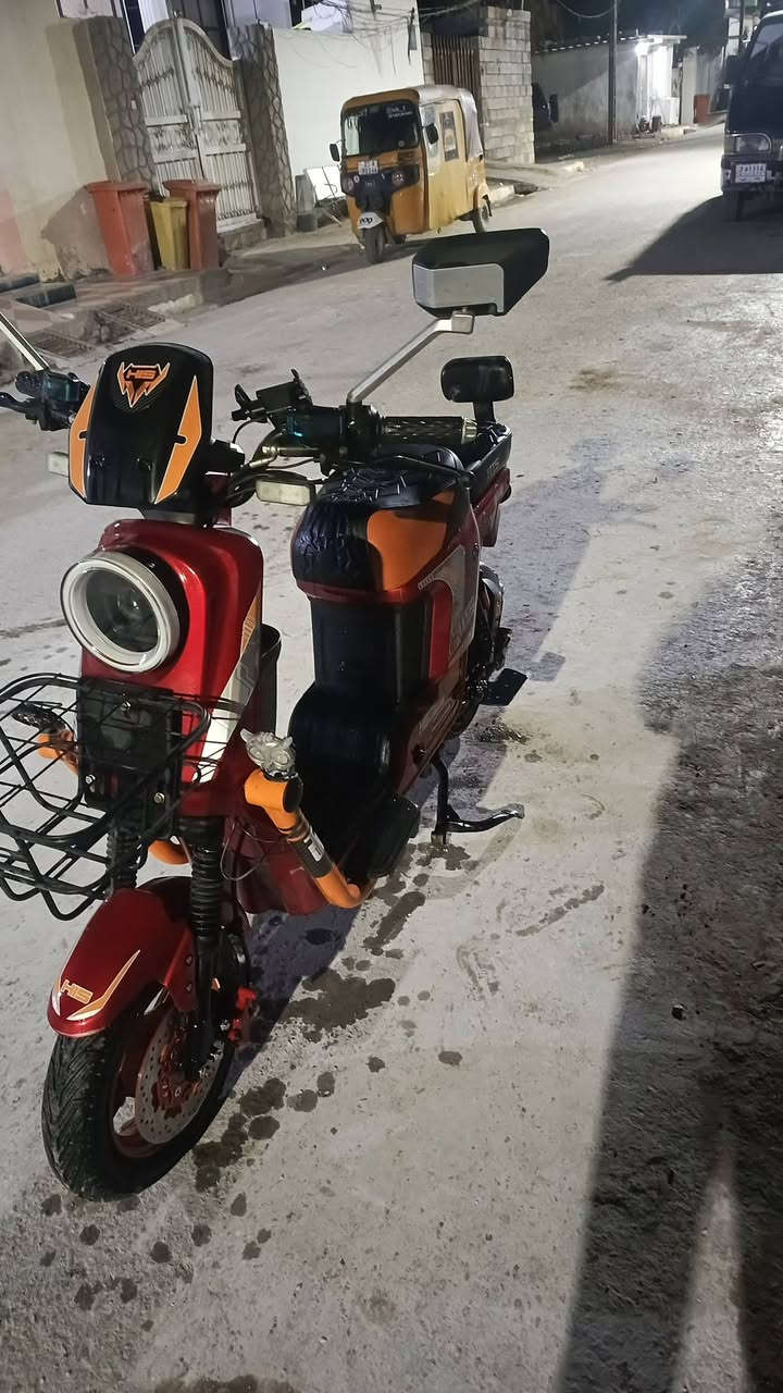 سلام عليكم دراجه شحن x900دراجه جديده صار شهرين من نازله من لمعرض بطاريات كبار جدد ودراجه شخط مابيهه وسعر 450وبيهه مجال قليل بيع مستعجل تصل وتدلل ***********
