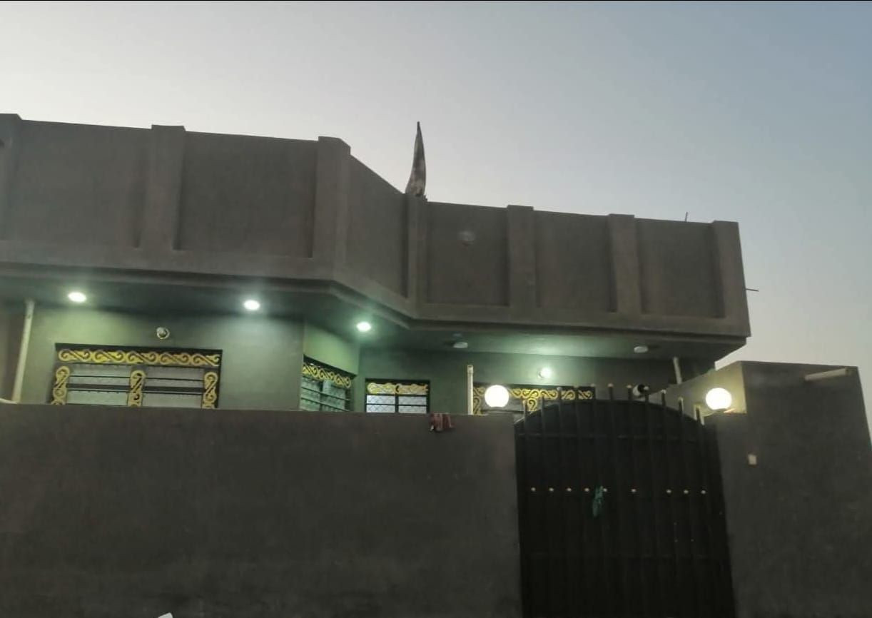 يوجد لدينا بيت المساحة 180متر طابو زراعي سند 25 تحويل بسمك موقع شارع المعارة طريق زوار يبعد عن الشارع الرئيسي 100متر كافة الخدمات موقع مميز السعر 55وبيه مجال تصال واستفسار ***********
***********
