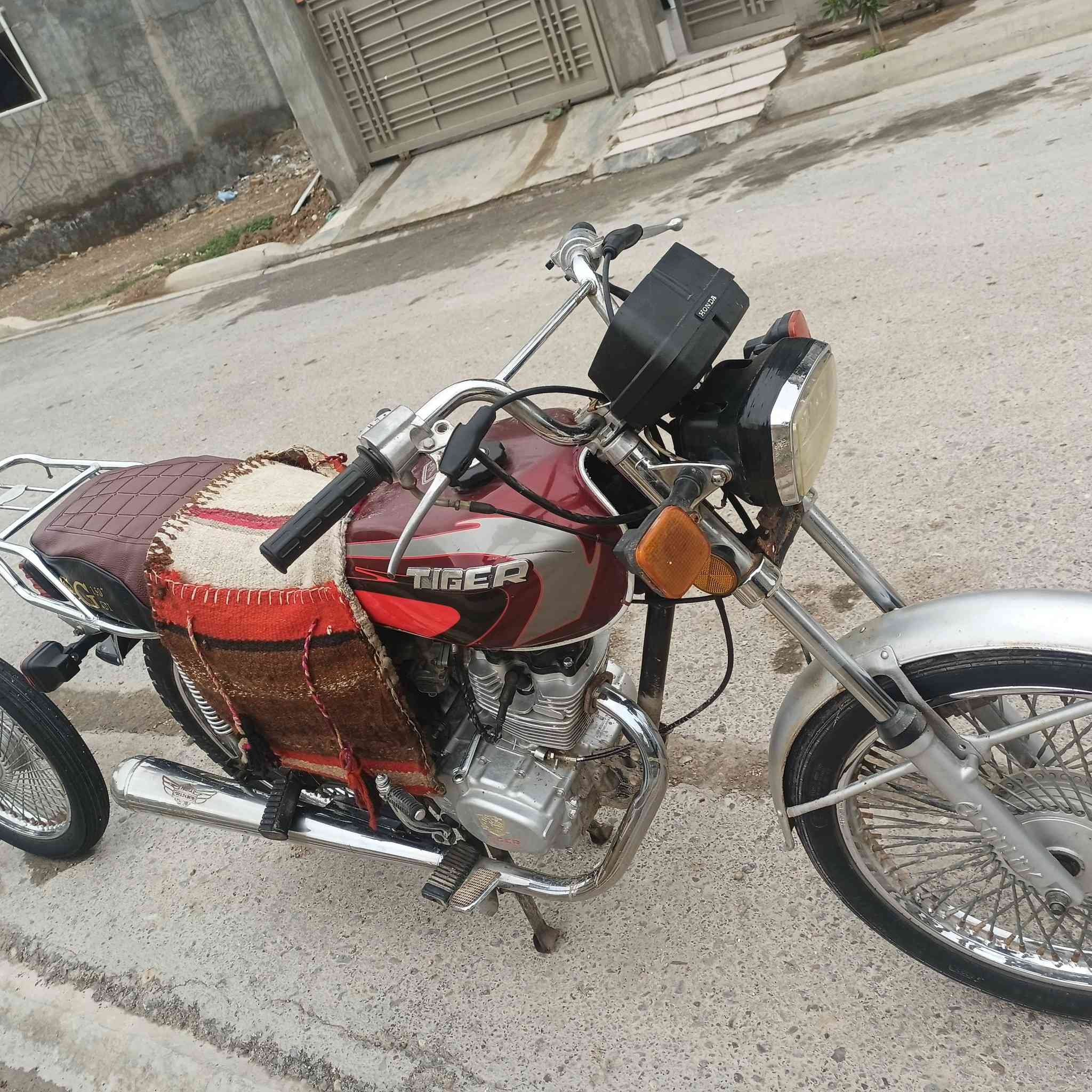 تايكر 21 جديده
محرك خير من الله كهربائيات شغاله
لاتنقيص ولاتبخير سعر 400 وبيه مجال
عنوان بلدروز ***********
