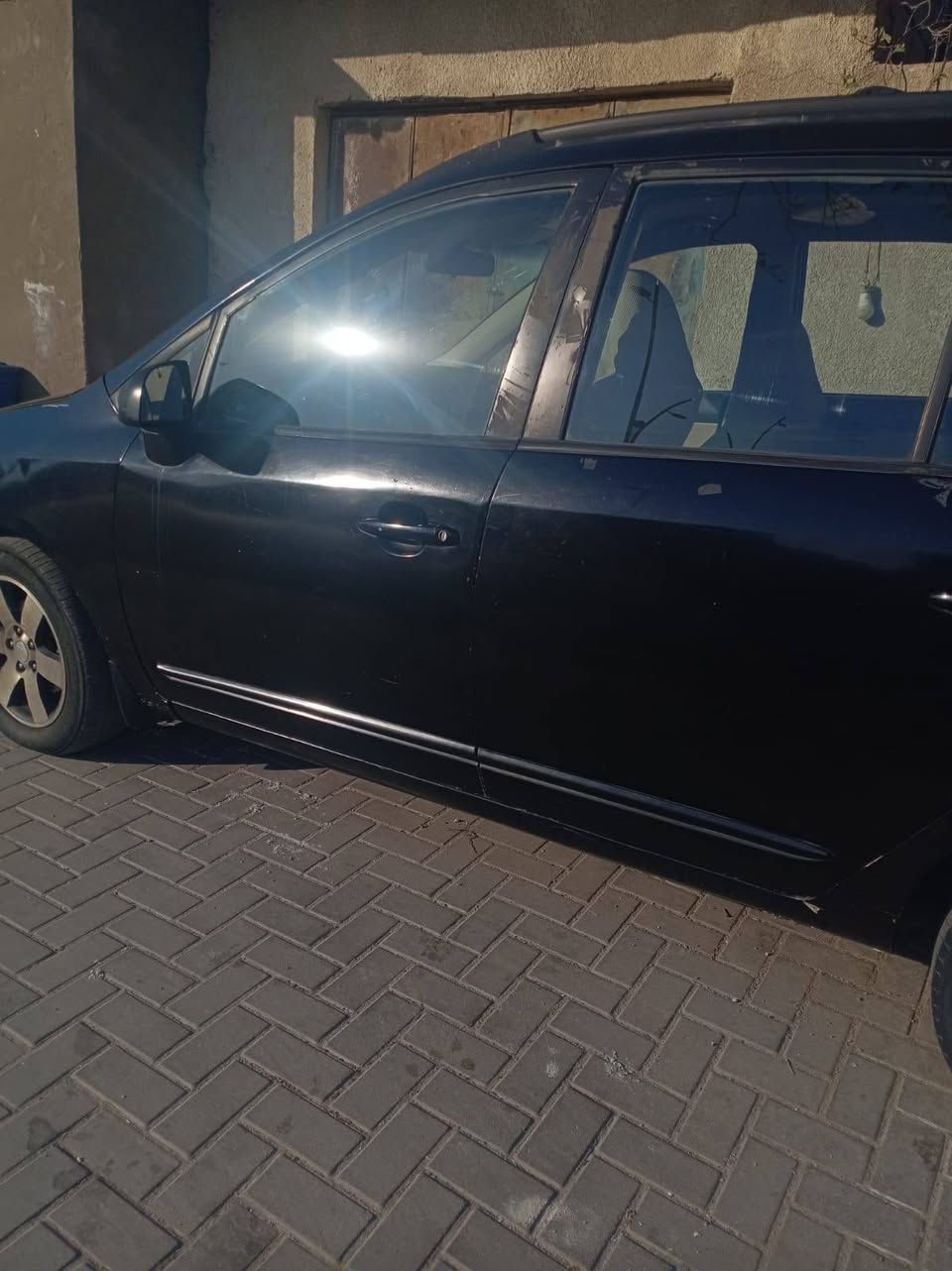 السلام عليكم 
عندي راندو للبيع مديل 9 لون اسود سنويه مخلصه هذا الشهر صاحبه ببغداد موجوده بابصرة محرك 6.. 2700 الشراي يتصل 
***********
البصرة
