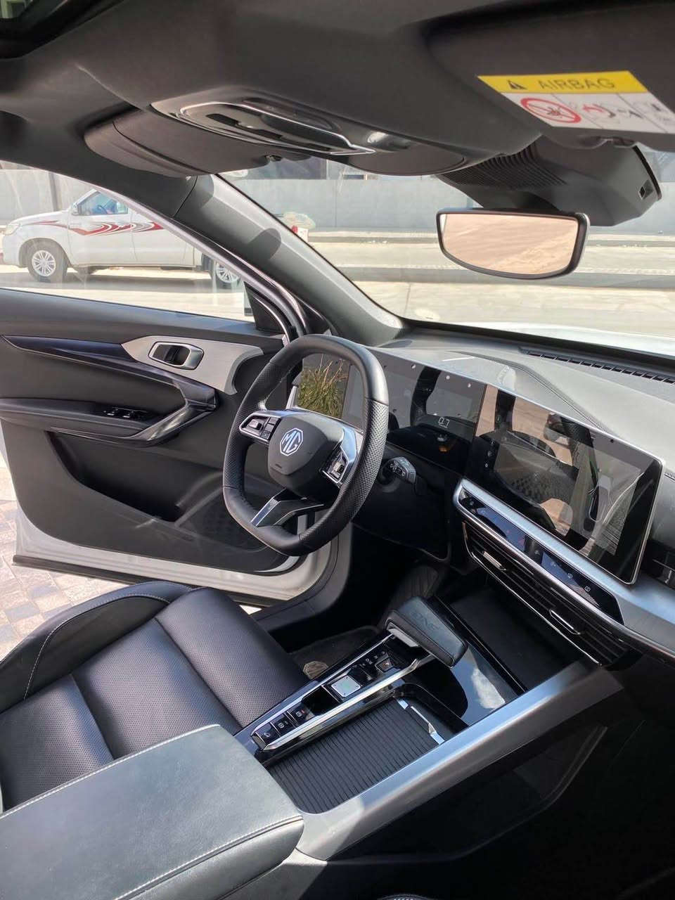 MG ONE 2023
‎سفری شەریکە
‎فول فول مواسەفات
‎١٥ گەلا خوار سیعری شەریکە و + تۆزێک مەجال
‎پانۆراما
‎کوشن جلد
‎کوشن کارەبا 
‎کوشن هیتەر
‎سوکان هیتەر
‎رادار ٣٦٠
‎حاسە ٣٦٠
‎ئۆتۆ ستۆپ 
‎بریک بەصمە
‎لایت لید
‎شاشە گەورە و ئەلکترۆنی
‎گێچ ئەلکترۆنی
‎٥ کامێرە
‎کامێرە ٣٦٠
‎مەکینە ١٥ تۆربۆ
‎٥ مۆدی لێخورین 
‎٣٢ هەزار کم رۆشتوە
‎بەناوی خۆمەوەیە
‎دەعامی بۆ دەعامی بە شەرت
‎١٧٥ گەلا و معامەلە
‎لە سلێمانیم
*********** السليمانية, العراق
