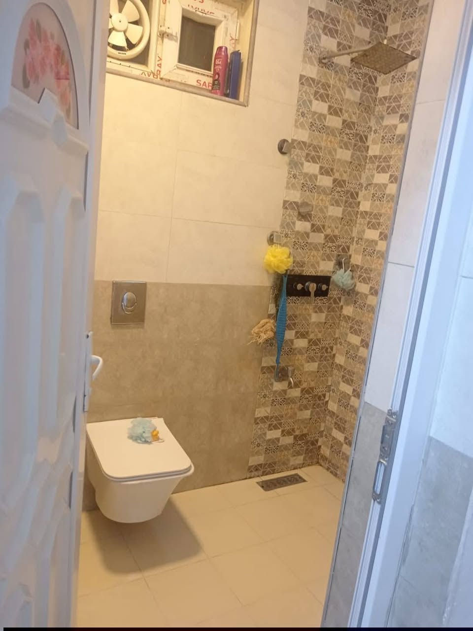 السلام عليكم بيت للبيع في حي الشهداء مجاوري مول اهل الخير طهمازيه موقع مميز جدا.
مطلوب للمصرف 30مليون تنزل من السعر بعد الاتفاق..

مساحه البيت 100 متر 5/20 بناء حديث طابقين 
طابو صرف ....... تحويل مباشر بطابو .......📍📍
البيت موقعه جدا ممتاز وراقي ويبعد 50 متر عن الشارع العام فقط وشارعه 13 متر كُلش واسع ومرتب 
البيت يتكون من 
( طابق الاول . طارمه .صاله ضيوف . مطبخ . كلدور . غرفه نوم . مجمع صحيات .
 طابق ثاني. غرفتين نوم. كلدور .).....
البيت بناء حديث مواصفات درجه اولى 
وكُلش نظيف والصور كدامكم ...........

السعر تم التنزيل لظرف طارئ ..
اتصال ع الرقم لمعرفه السعر والتفاصيل 
***********.................➡️➡️➡️➡️➡️
