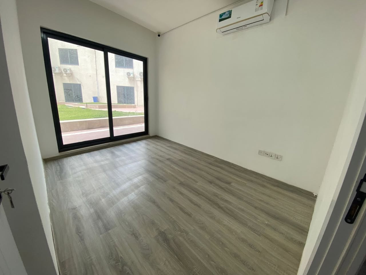 عقارات تسهیل
***********
K-1-16 life towers
2+1
350$
