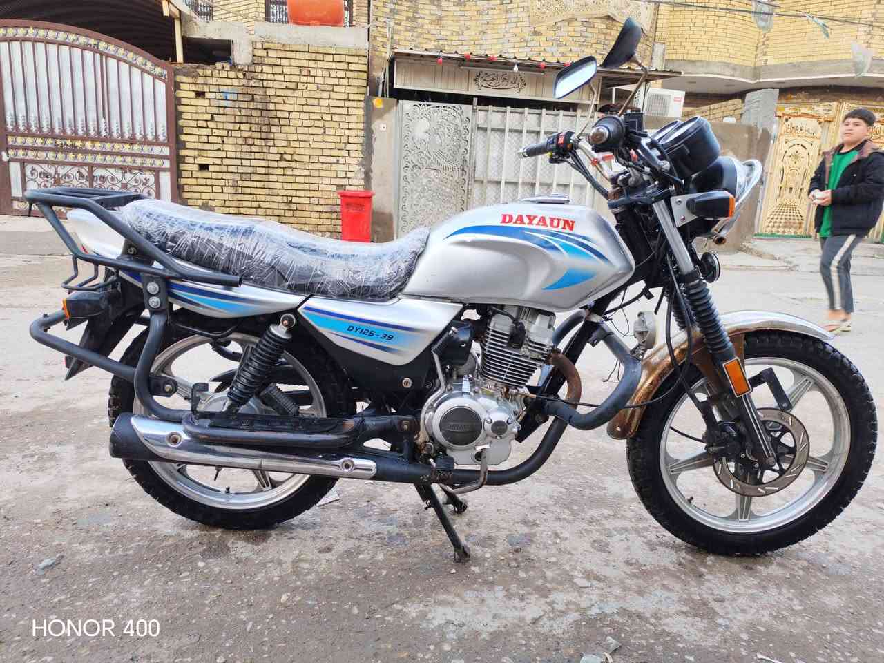 دايون عظم موديل 2020
اوراق كامله اصوليه 
دراجة حلوه ومكينتها مكفوله 
كهربائيات كلها شغاله 
رايدها بمليون وميه وبيها مجال 
مكاني بغداد مدينة الصدر 
***********
