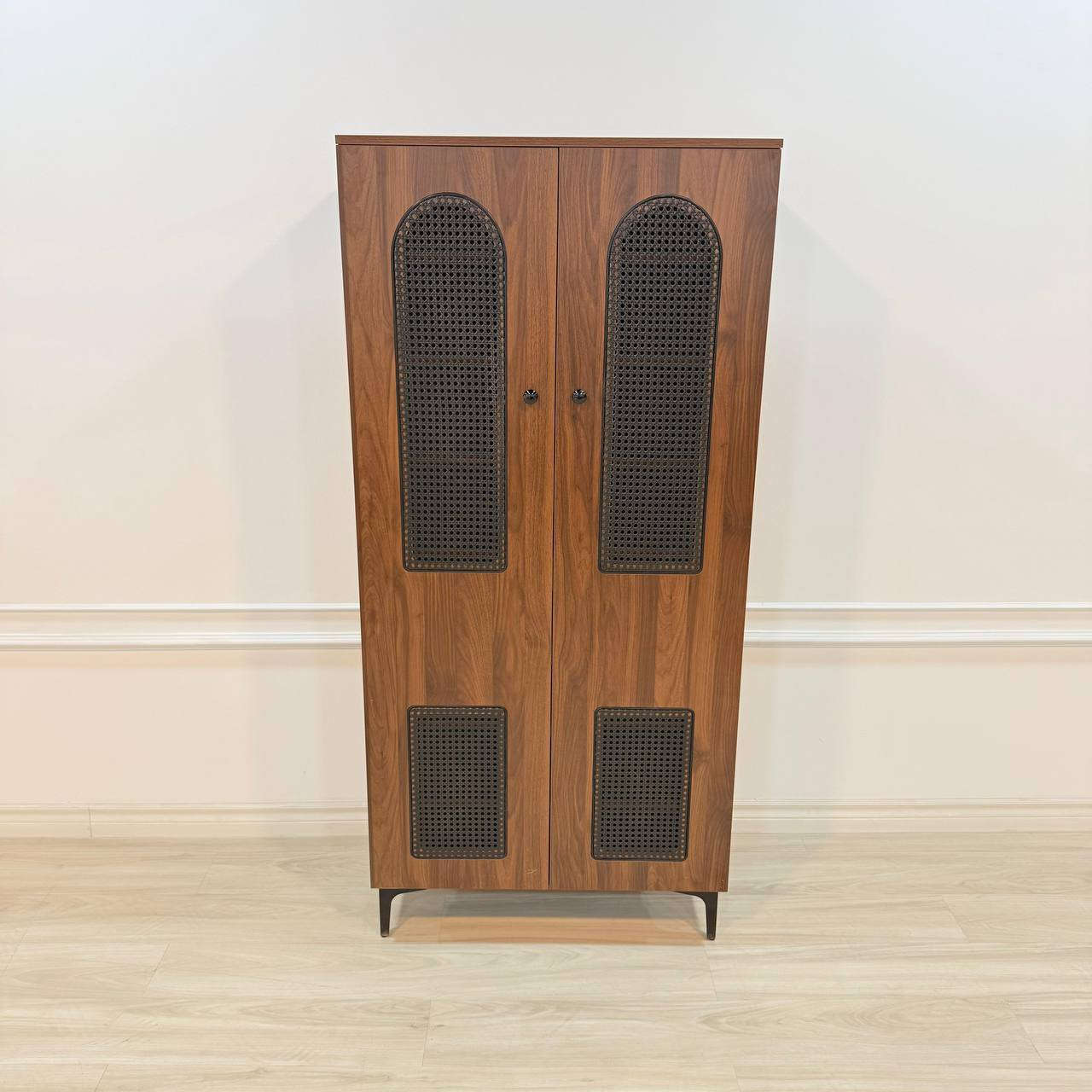 خزانه 2 باب
ارتفاع 175 سم 
عرض 80 سم 
عمق 32 سم
يوجد توصيل لجميع المحافظات


**إذا كنت صاحب هذا الإعلان وتريد حذفه لأي سبب، رجاءا أرسل رسالة إلى الدعم الفني**