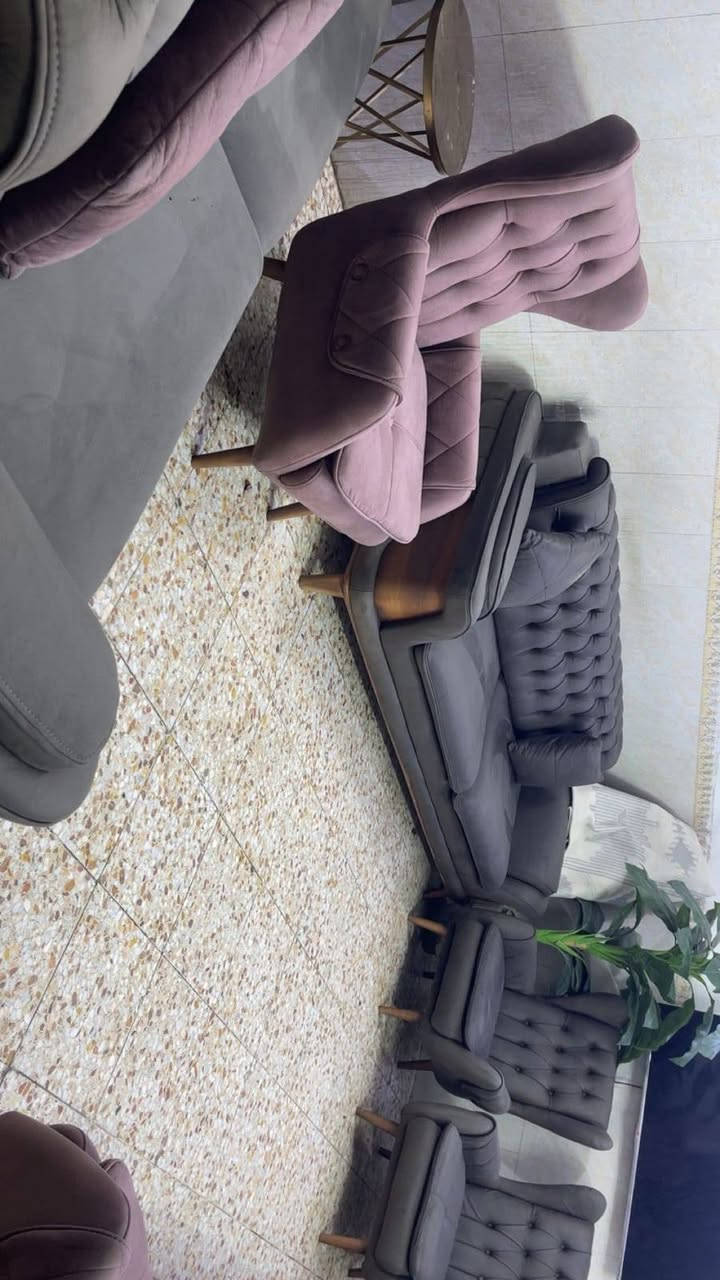 تركي حديث 13 مقعد قاعده خشب زان اسفنج طبي السعر 850 الف ..علما سعر العشره مقعد  مليونين و150. البيج الي يبيعه موجود ..*********** واتساب  اتريد 8 مقعد ابيعلك حسب الاتفاق  صوره التخم  قبل نص ساعه بدون اي اضافات
