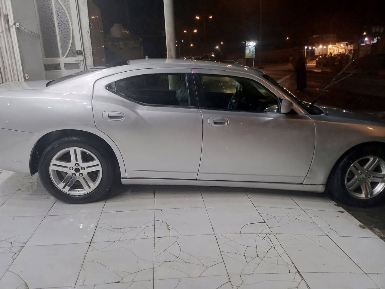للبيع او المراوس جارجر ادوات  كص جنطه 2010  محرك3500 وكير بلكارتون  حداديه تخم تاير متومه اربيل رقم وسنويه نكليزي مكان السيارة ميسان بس التبريد ماعرف شبي ميشتغل العماره الاستفسار اكثر اتصال او واتساب على رقمي *********** السعر 36وبيه مجال للشراي
