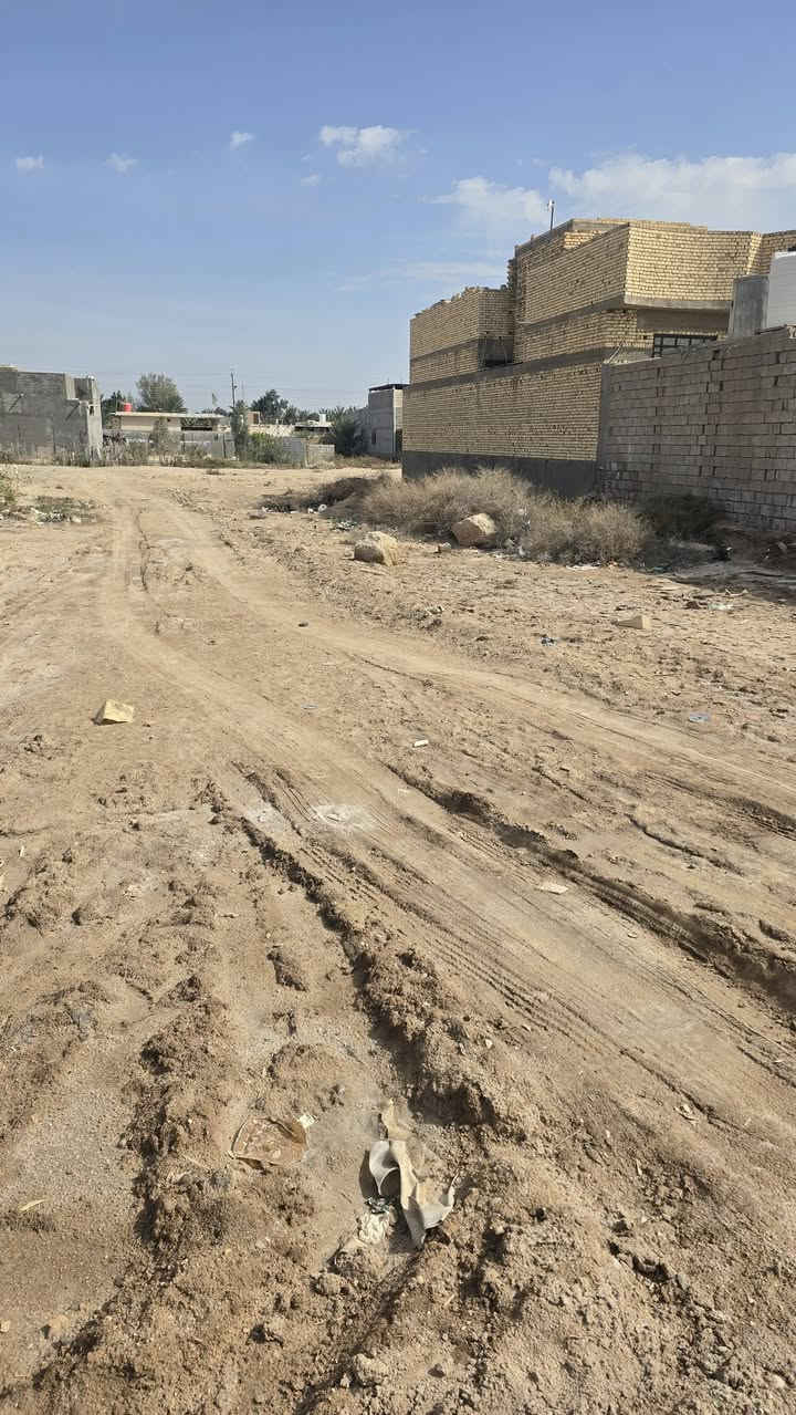 قطعه أرض طابو مالك زراعي عراقي وكاله مكاتبه ونسخه من الطابو المساحة 400متر ركن تقع على شارع تبليط 10متر جميع الخدمات متوفره ماء كهرباء مدارس جوارين ابو الخصيب القدامه  العنوان بصره أبي الخصيب منطقه باب عباس قربيه على سوك جبير  سعر جدا مناسب 37مليون الاستفسار ***********
