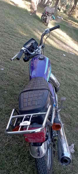 السلام عليكم دراجه للبيع موديل 20اوراق كامله مكينه خير من الله السعر 350 وبيه مجال  مكلف بالنشر رقم صاحب الدراجه *********** ابو هادي
