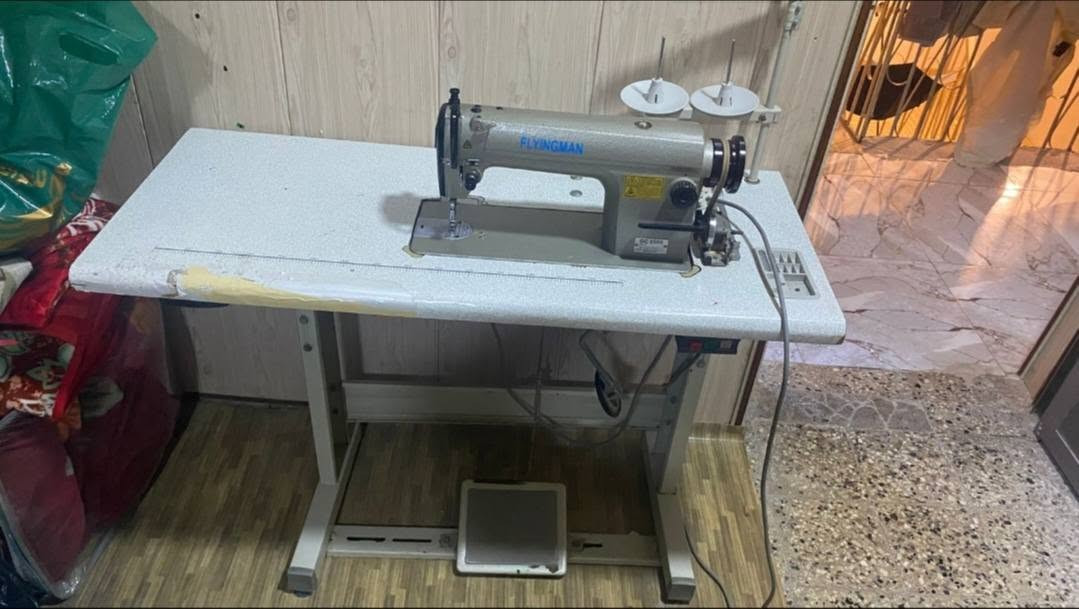 FLYINGMAN GC 8500
المكينة نضيفة لدرجة و اقتصادية لدرجة و غنية عن التعريف هيه بعد المكينة مال بيت مو مال محل خياطة و الاستخدام حسب الحاجة يعني يا دوب نشغلها مره بالشهر و دهنها نبدله بين فتره و فتره و النضافه شوفه العين و السعر ب300 وبيها مجال للعلم المكينة باب اول مو مال هسه .
***********
مكاني : البصرة - الجنينة
