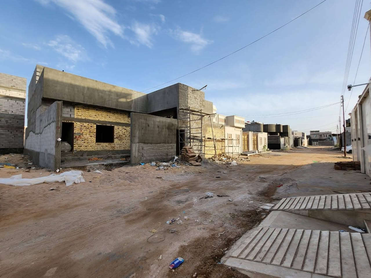 بيت للبيع في التنومة حي الصادق مجاور حي الموضفين شارع ١٠ م مساحة البيت ٣٠٠م البيت  طابو زراعي سند ٢٥ كامل  تأسيس كهرباء ومجاري وماء ناقط بياض وسيراميك يحتوي على ٤ غرف  نوم بنظام سويت   وغرفه فوك ومجمع صحيات  وحديقة خلفيه وامامية وديوانيه وهول وصاله كبيرة تهويته ممتازة والمنطقة متوفر بيهه كل الخدمات سعرة  ١٨٠ وبي مجال.
بيت للبيع في التنومة حي الصادق مجاور حي الموضفين شارع ١٠ م مساحة البيت ٣٠٠م البيت  طابو زراعي سند ٢٥ كامل  تأسيس كهرباء ومجاري وماء ناقط بياض وسيراميك يحتوي على ٤ غرف  نوم بنظام سويت   وغرفه فوك ومجمع صحيات  وحديقة خلفيه وامامية وديوانيه وهول وصاله كبيرة تهويته ممتازة والمنطقة متوفر بيهه كل الخدمات سعرة  ١٨٠ وبي مجال.
للتواصل ***********
