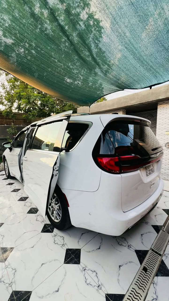 كلايسلر باسفيكا مديل 2023 
رقم كربلاء 
السياره نضيفه بمعنى الكلمة كاملة مكملة
ما مشتغله ع الخط ابد 
حادثها موجود بالصور 

مواصفاتها:
 1 ﻿﻿﻿شاشه كبيره +تدعم كار بلي
 2 ﻿﻿﻿كيجات دجيتل
3.خمس كامرات
 2 ﻿﻿﻿بصمه 
 3 ﻿﻿﻿تشغيل عن بعد + فتح ابواب والجنطه عن طريق البصمه 
 4 ﻿﻿﻿رادارات جانبيه
 5 ﻿﻿﻿ايقاف ذاتي
 6 ﻿﻿﻿قياده ذاتيه
 7 ﻿﻿﻿بك لايت لد
 8 ﻿﻿﻿اشاير بالمري
 9 ﻿﻿﻿﻿هيترات بالكشنات خلفي امامي + ستيرن
 10 ﻿﻿﻿﻿تحديد مسار﻿﻿﻿﻿
 11 ﻿﻿﻿﻿هند بريك بصمه
 12 ﻿﻿﻿﻿اوتو هولد
 13 ﻿﻿﻿﻿رادار امامي
 14 ﻿﻿﻿﻿صندوك كهرباء
 15 ﻿﻿﻿﻿ثلاثه قطع تبريد
 16اوتو بارك 
 17﻿﻿﻿﻿حساسات خلفي امامي
 18كامرات 360 درجه
 19كشنات جلد 
 20كشنات كهرباء خزن ميموري
  21 بيبان سلايت كهرباء 
   22 لايت زنون متحرك عند لاستداره 
   23 ماسحات اوتو 
   24 مكينه 6 سلندر 3600 
   25كير ماوس
 26 مانع تصادم
27تراكشن 
28ايكو مود صرف البنزين 
29 سبايدرات 
30 خمس بصمات 
31 لايتات زنون+ اوتو
32ماشيه 80 الف كيلو
السيارة موجودة بالبصرة 
للاستفسار : ***********
