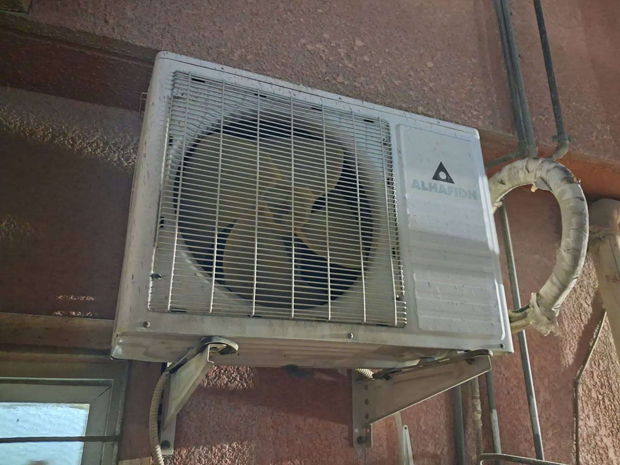 سبلت ال ج الحافظ الباب الاول شغال تدفئة تبريد 2  طن مكان بغداد رسالة اولى هاتف واتساب***********
