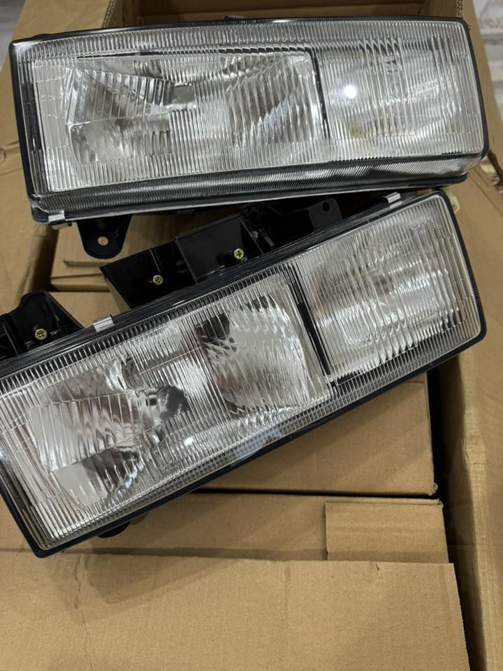 لايت نيسان اصلي مع كلوبات داخليه سعر زوج 80 الف 
ويوجد توصيل ل جميع محافظات العراق 
رقم اسياسيل 
***********
رقم كورك 

***********
