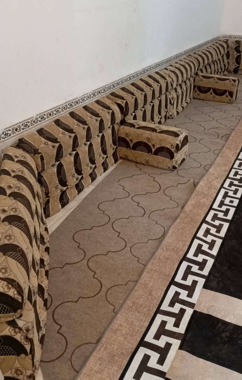 ديوان كويتي وجهين نظيف جدا مستخدم قليل للبيع يفرشن مساحه
٧ب٤ بدون دواشك مكاني الشطرة *********** واتساب مكاني الشطرة
