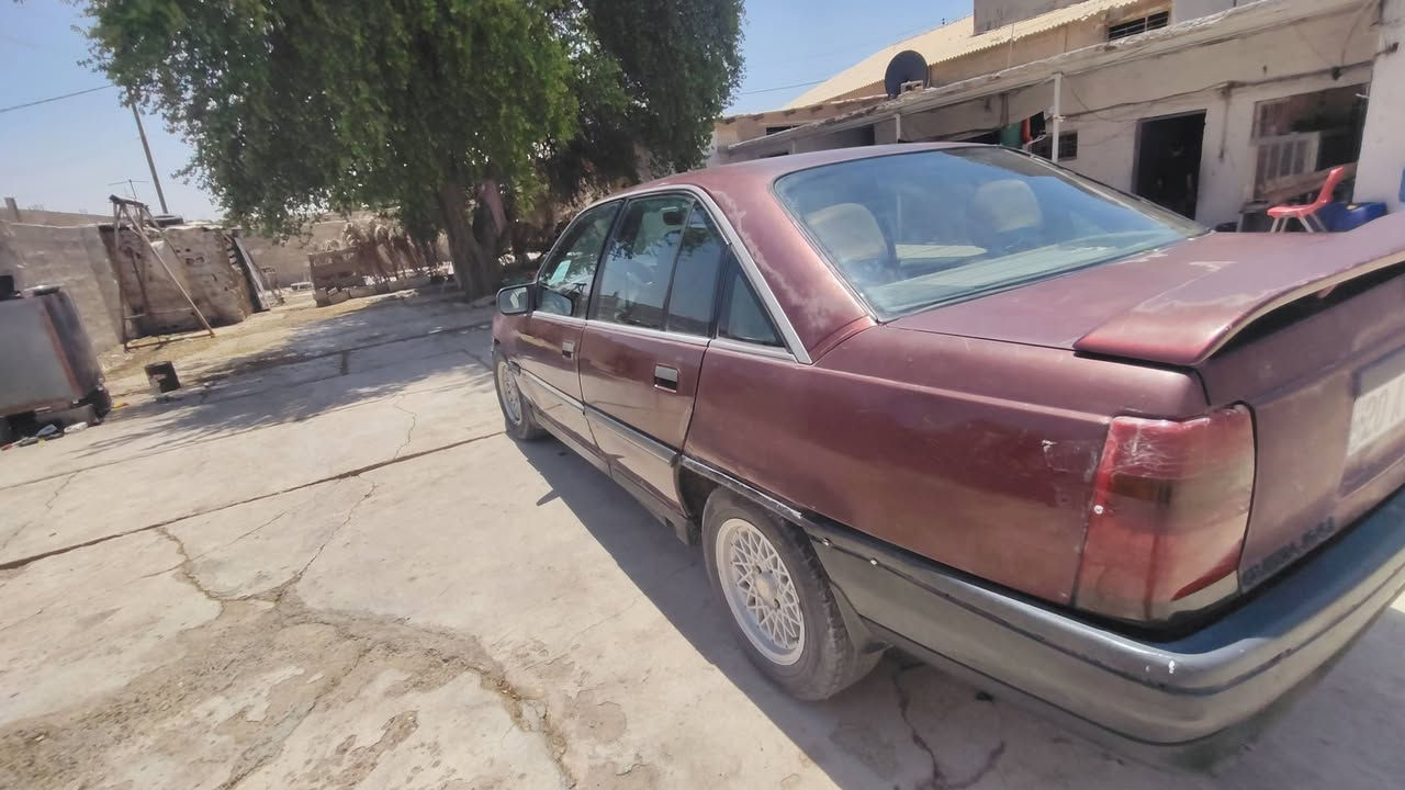 سلام عليكم اوبل اوميكا للبيع موديل ١٩٩١كير اوتوماتيك سيارة نضيفة السعر ٢٥وبيهة مجال ***********
