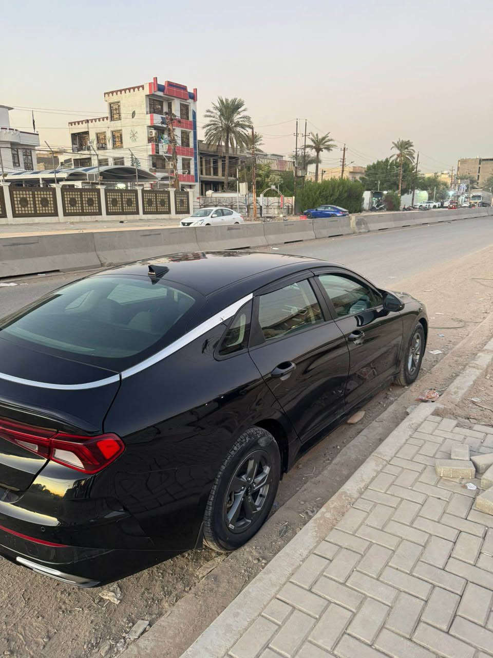 كيا k5 موديل 2021 
سعرها 137 ورقة وبيها مجال 
بيها حادث قطعتين تبديل بلادي نفس اللون جاملغ وباب ايمن وصبغ طرف البنيد كلش اضافة الى ملاحظات بالجهة اليسرى 
ماشية 78 ميل
عليها غرامة 400 الف دينار 
محرك وكير مكفولات وبدون شاصي ابد
رقمي للتواصل *********** بغداد, العراق
