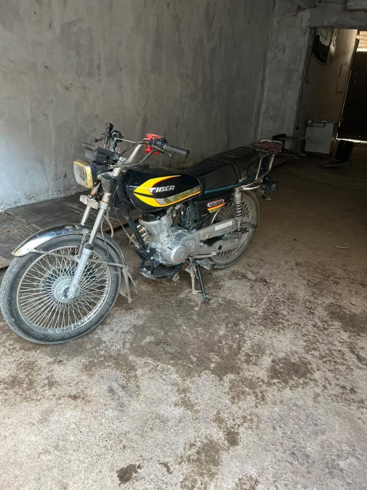لبيع دراجه 2025اخو جديد ماشي 3الاف
منفيس +سويج شركه 

محرك شرط برغي ما مفتوح 

دينار ما تصرف على 

مكاني موصل ايسر 

***********بي واتساب  

سعر700بي مجال
