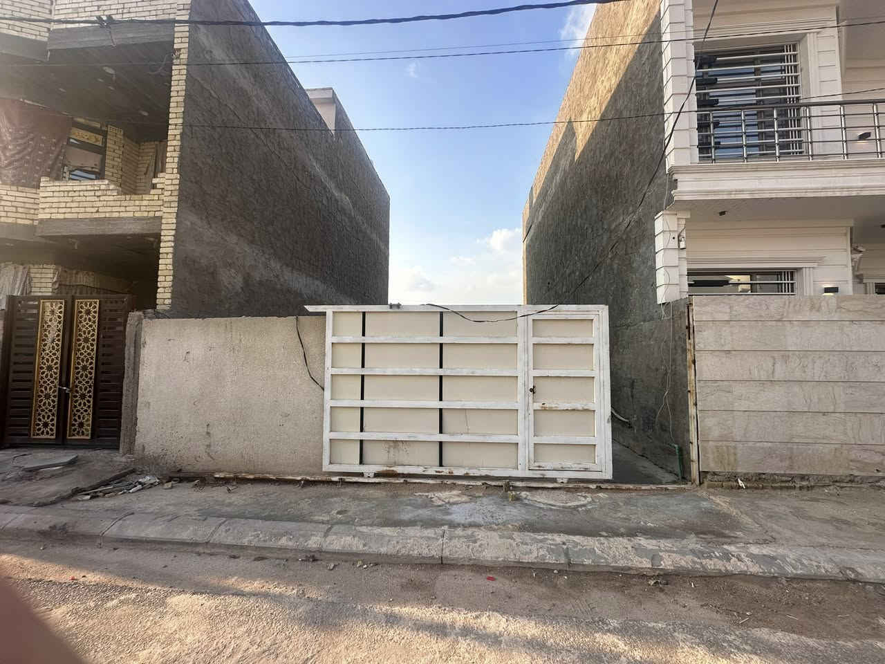 � للبيع قطعة أرض قريبة على الإمام الحسين (ع) 🔴
📍 مجمع السيدة رقية

🛣 طريق بغداد – كربلاء

📌 العمود 146

بصف مدينة الزائرين

▪️ المساحة: 100 متر

▪️ الواجهة: 7 أمتار

▪️ الأرض مسيّجة ومدفونة بالسبيس والتراب

▪️ موقع ممتاز وقريب على الإمام الحسين عليه السلام

***********
