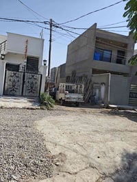 قطعه للبيع 100متر قريب ع رئسي استفسار اتصال ع رقم 07706540803