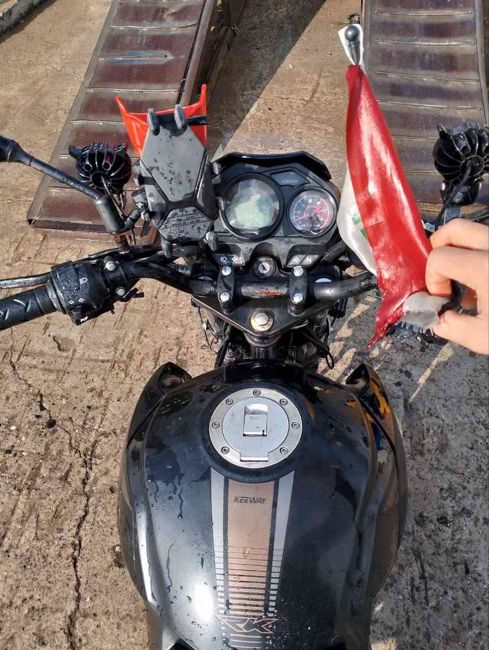 ار كي رقم وسنويه باسمي مابي اي ضرر غير شخطه بللايت مكاني الايمن
***********
