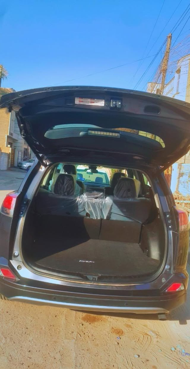 سلام عليكم راف فور للبيع مديل. 17مرقم جاهز السيارة صبغ قطعتين السونار  موجود كير مكينة كفالة شواصي كفالة ماشية. ١٢٠ الف كيلو السيارة وارد كندي حادث السيارة بنيد نفسة جاملغ مبدل مكان السيارة حي العلام  السعر ب ١٦٢٠٠ وبي مجال رقم الهاتف ***********
