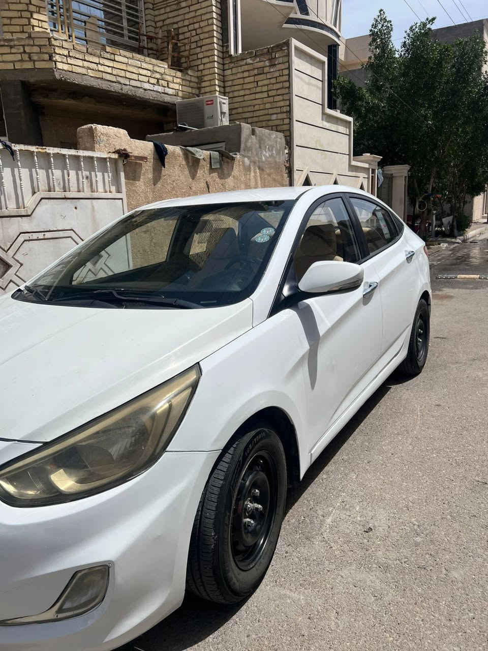 السلام عليكم اكسنت مديل ١٧ خليجي مكفوله كفاله عامه من تبديل والضربه كير مكينه مكفوله
قطرتين 
محرك ١٦٠٠
كهرباءيات كله شغاله
تبريد ثلج
صدر جديد
تايرات جدد
بيه رصعات خفيفه بل باب
رقم اربيل تريد تحويل تريد وكاله
مكاني بغداد حي جهاد
مكلف بنشر 
رقم ‎0771 181 8170
السعر ١٠٠ وبيه مجال
